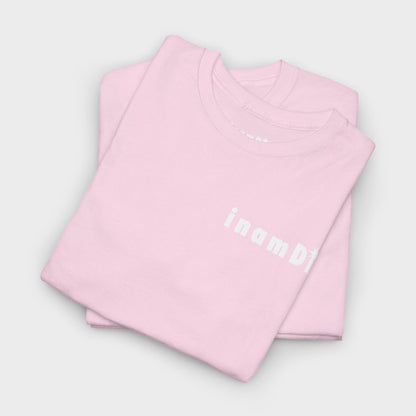 Camiseta "Jesús en el Corazón de Todo" para mujer: camiseta gráfica moderna para regalar, para usar en la calle y para el día a día.