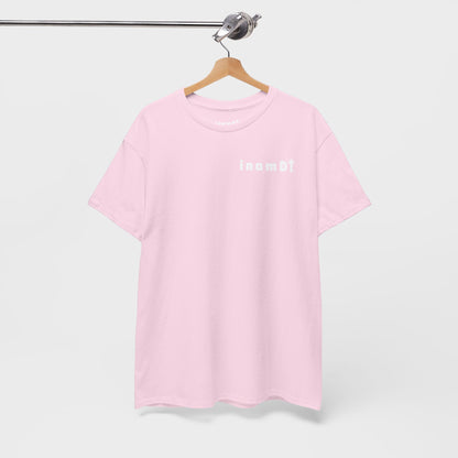 Camiseta "Jesús en el Corazón de Todo" para mujer: camiseta gráfica moderna para regalar, para usar en la calle y para el día a día.