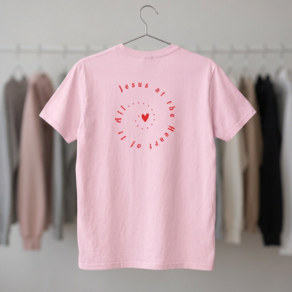Camiseta "Jesús en el Corazón de Todo" para mujer: camiseta gráfica moderna para regalar, para usar en la calle y para el día a día.