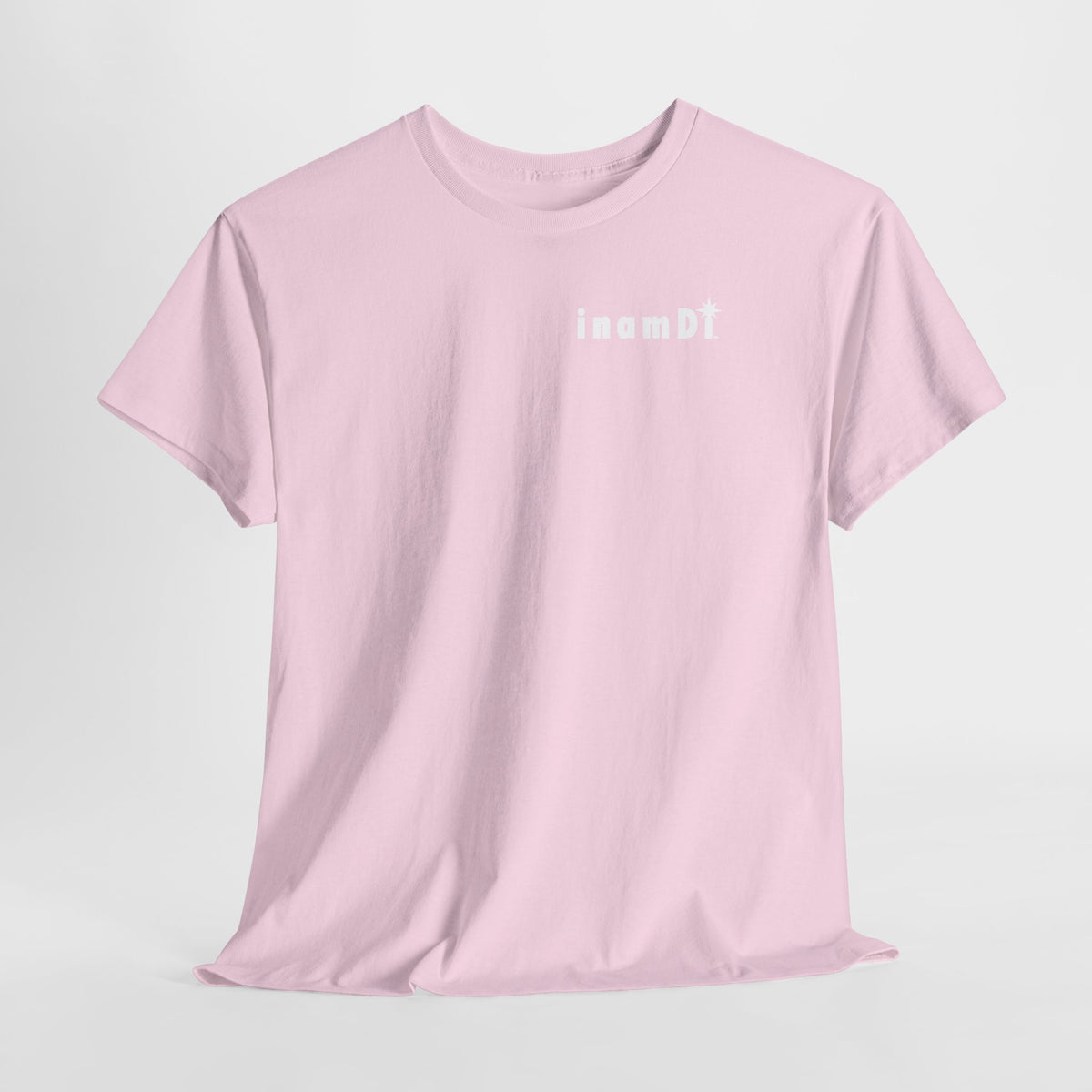 Camiseta "Jesús en el Corazón de Todo" para mujer: camiseta gráfica moderna para regalar, para usar en la calle y para el día a día.