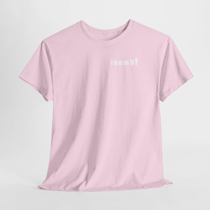 Camiseta "Jesús en el Corazón de Todo" para mujer: camiseta gráfica moderna para regalar, para usar en la calle y para el día a día.