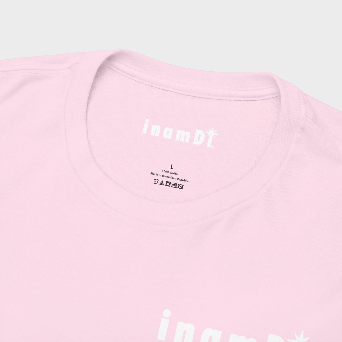 Camiseta "Jesús en el Corazón de Todo" para mujer: camiseta gráfica moderna para regalar, para usar en la calle y para el día a día.