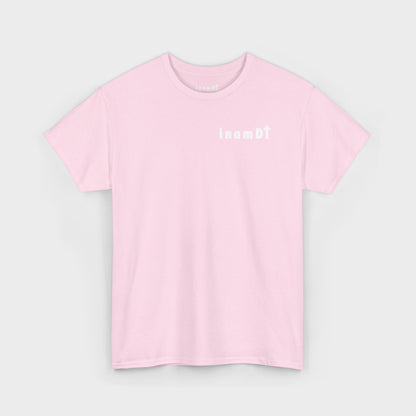 Camiseta "Jesús en el Corazón de Todo" para mujer: camiseta gráfica moderna para regalar, para usar en la calle y para el día a día.